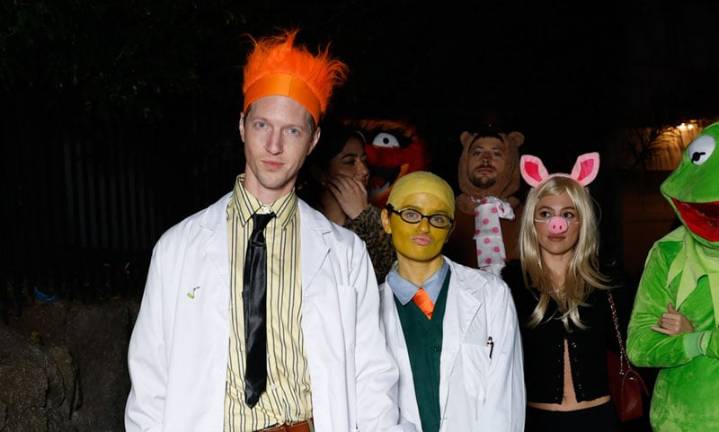 Joey King, Logan Lerman, & More Dress Up as Muppets for Group Halloween Costume! | 2025 Halloween, Amit Rahav, Ana Corrigan, Halloween, Joey King, Logan Lerman, Steven Piet | Celebrity News and Gossip