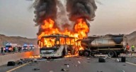 45 peregrinos muertos tras choque entre autobús y pipa en Arabia Saudita