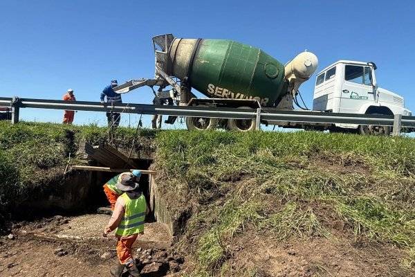 DESPERTANDO! Ahora Vialidad Nacional trabaja en una alcantarilla de Ruta Nacional 12
