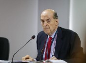 Fiscalía imputará cargos al excanciller Álvaro Leyva por licitación de pasaportes