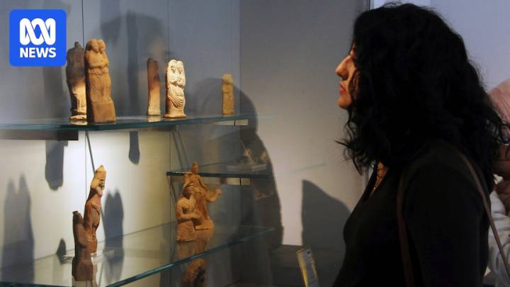 Several ancient statues stolen from Syria's national museum