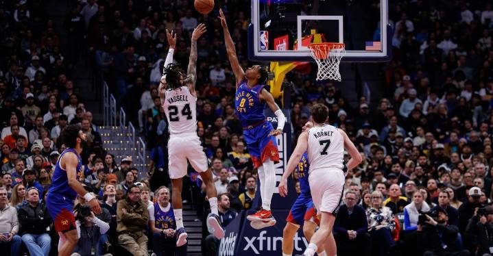 Devin Vassell’s heroics power Spurs’ group-winning comeback over Nuggets