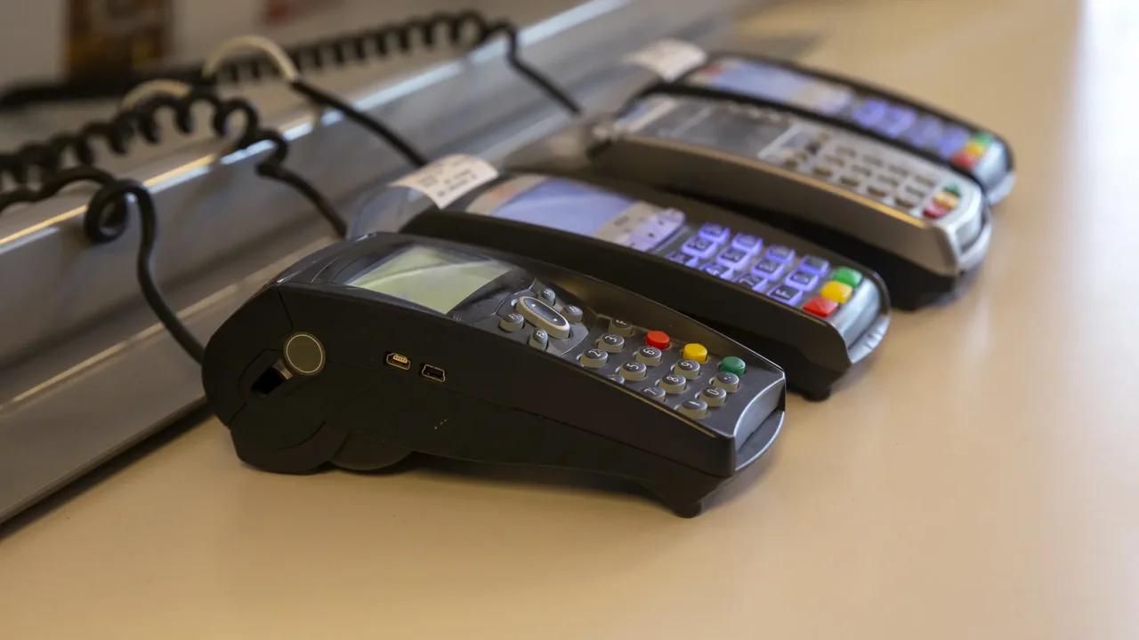 Pagos con datáfono cambian para siempre en Colombia: así impactará en el comercio