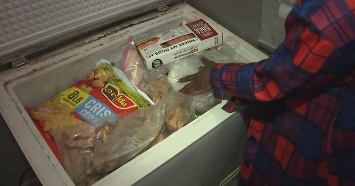 Lingering effects of government shutdown impacting low-income people in Philadelphia before holidays
