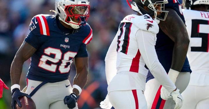 Patriots hang on to beat Falcons 24-23 after late extra point miss by Atlanta