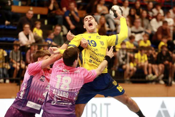 El Bidasoa Irun claudicó ante un Logroño en racha