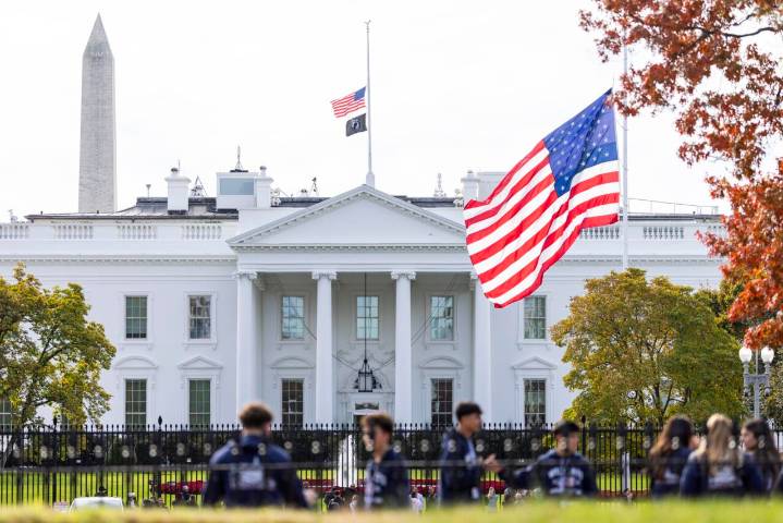 La Casa Blanca ondea banderas a media asta pero no se pronuncia sobre muerte de Cheney