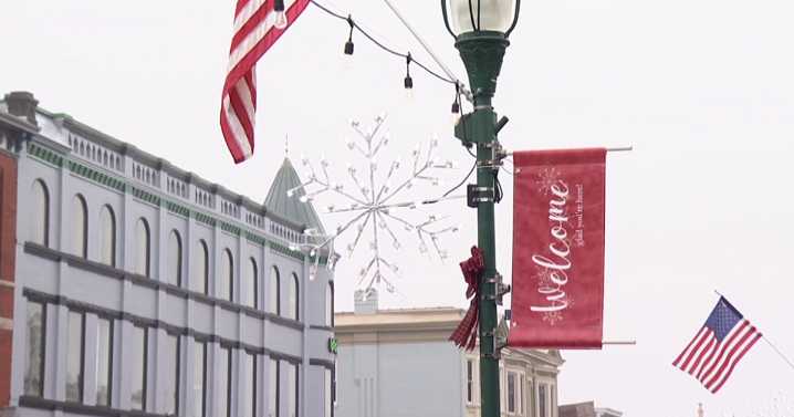 'Sad and disappointed:' Holiday decorations in downtown Georgetown vandalized