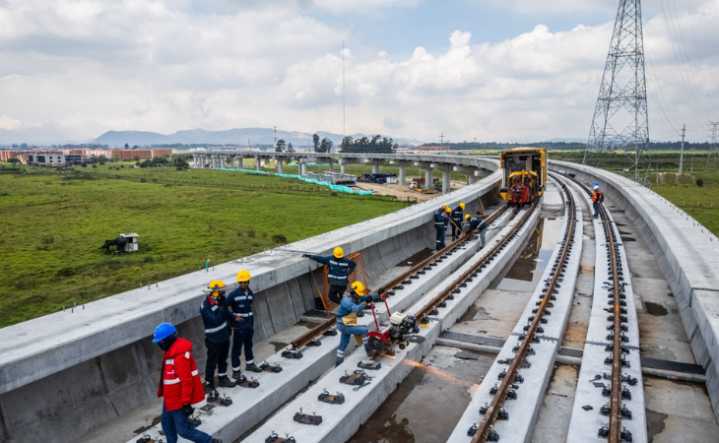 Obras del Metro de Bogotá: Ya son 2.438 metros de rieles instalados en el viaducto de la Línea 1.