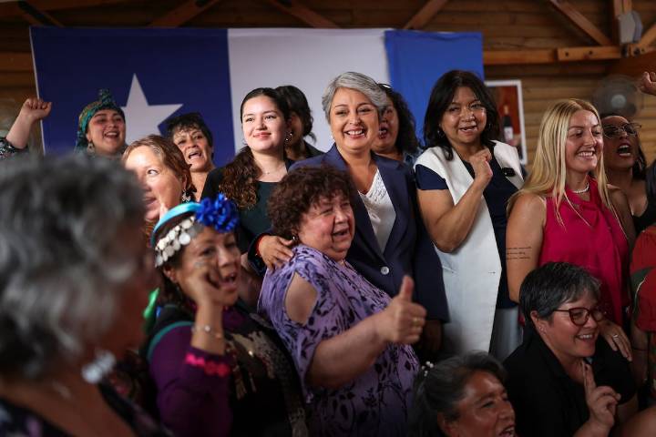 Jeannette Jara arranca su despliegue territorial, hace guiños a Parisi y solidariza con Matthei