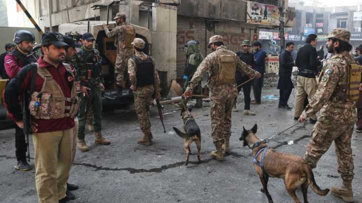 Ataque suicida en cuartel de Policía fronteriza en Pakistán