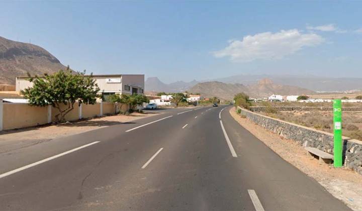Grave accidente en Tenerife: en estado crítico tras ser atropellado al bajarse de la guagua
