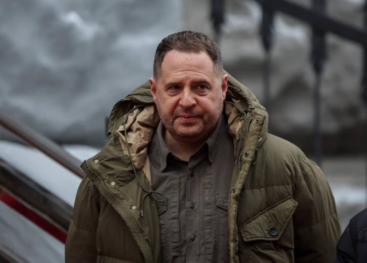 Zelenskyy's chief of staff resigns as Ukraine corruption investigation widens