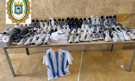 Requisan productos ilegales a la venta en el mercadillo de Huelva: Una camiseta del Recre, zapatillas Nike o mandarinas, entre ellos