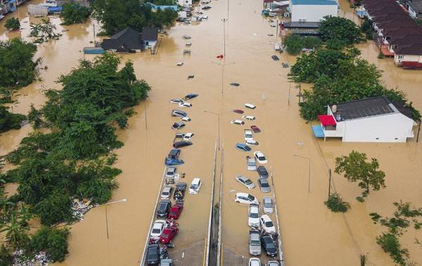 Cifra de muertos por inundaciones en Tailandia llega a 145