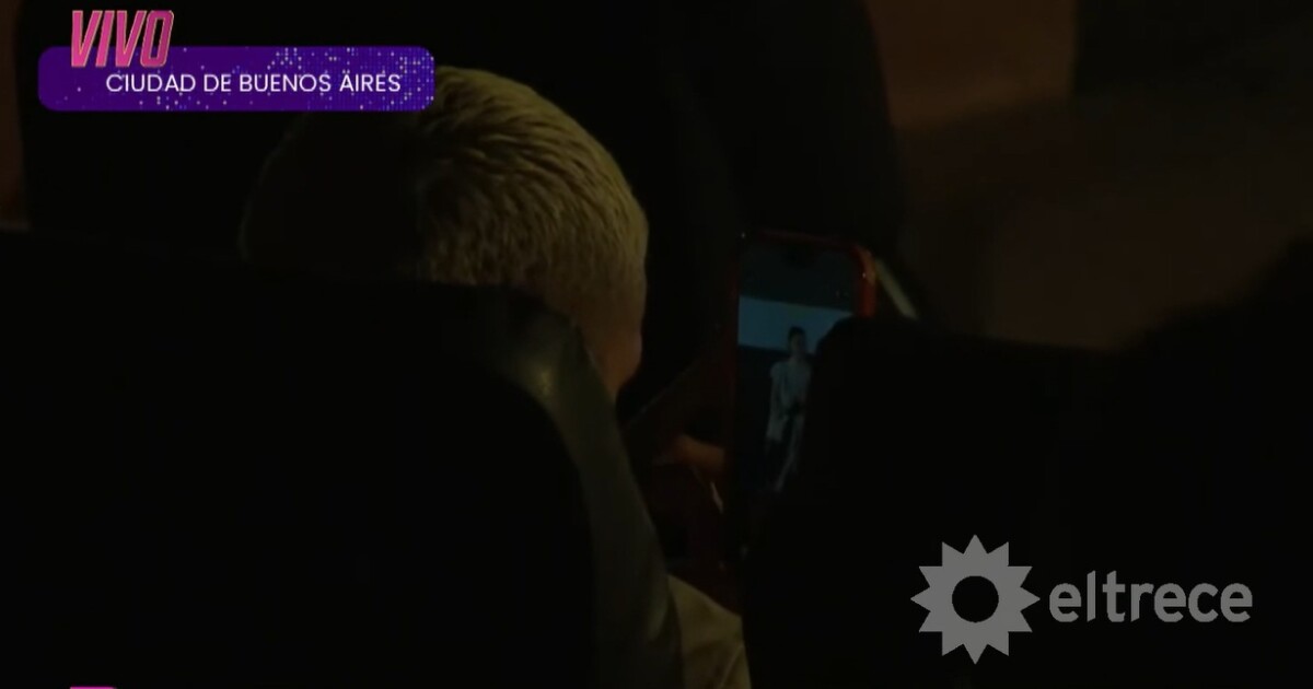 Mauro Icardi tomó el celular durante una conferencia de prensa de la China Suárez y lo que comenzó a hacer quedó registrado en vivo por las cámaras