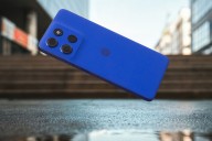 Celular barato Motorola con cámara Sony de 50 Mpx y carga rápida. Aún tiene jack para audífonos