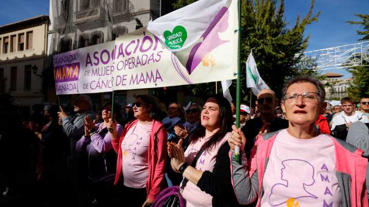 Marcha por el centro de Granada en defensa de la Sanidad Pública