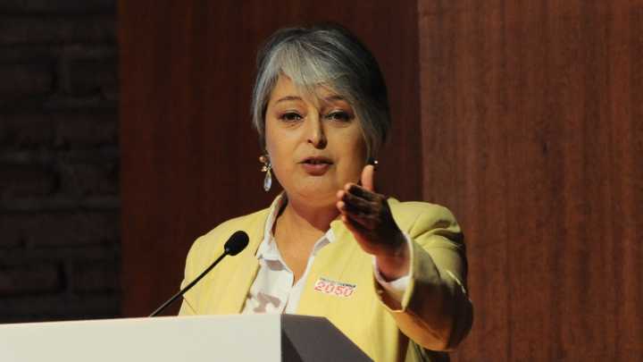 Senador PC e integrante del comando de Jara marca distancia de Boric: "Jeannette tiene un proyecto que supera con creces todo lo realizado por el gobierno"