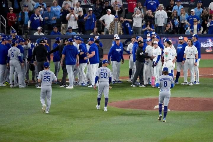 Benches clear at Game 7 of World Series