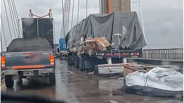 Tres camiones chocaron en el Puente Urquiza y generaron demoras en el tránsito