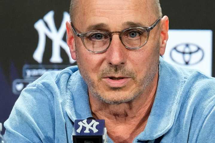 Yankees keep veteran reliever, dump another