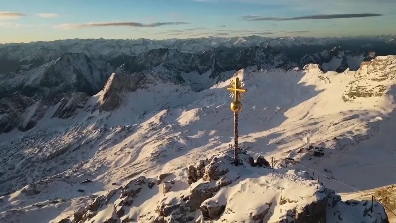 Too many stickers: the gilded cross on Germany's highest peak is removed for restoration