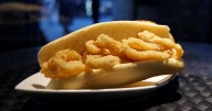Dónde comer el mejor bocadillo de calamares de Madrid, según los expertos