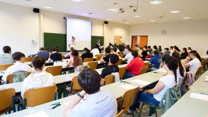 Los profesores de filosofía catalanes aprietan para recuperar la tercera hora en bachillerato