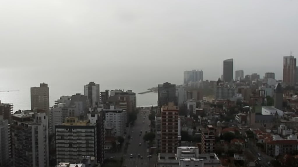 Hay alerta por vientos fuertes en la Costa y una nube de polvo podría llegar a la Ciudad