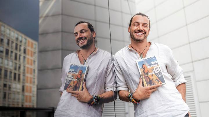 ‘Vivo de viaje, pero no son vacaciones’, Christian Byfield, el creador de contenido que ha conocido 98 países lanza su segundo libro, “yo pasé de una oficina a la oficina más linda del mundo: el plane