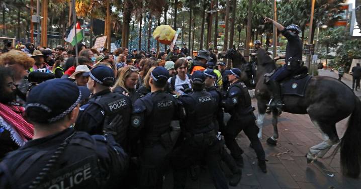 Arms expo protests expected to continue after 12 charged in Sydney