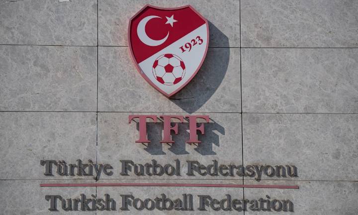 Turkish authorities arrest eight people and suspend 1,024 players in betting scandal