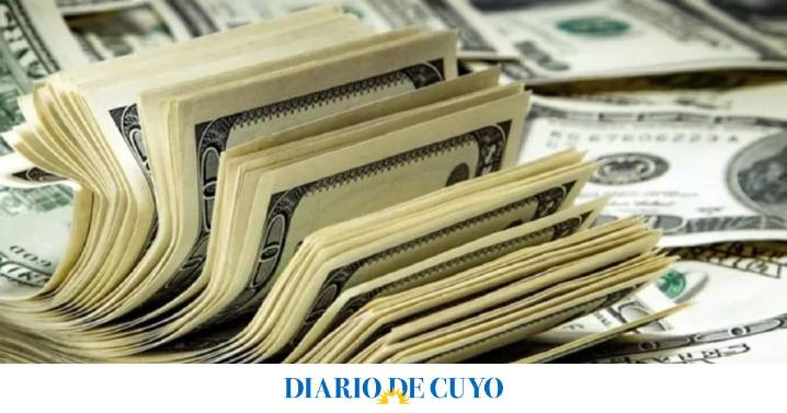 En un día no laborable, los dólares financieros anotan su tercera suba al hilo y el CCL supera los $1.500