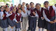 Ana Paty Peralta celebra 123 aniversario de Quintana Roo con estudiantes en Cancún