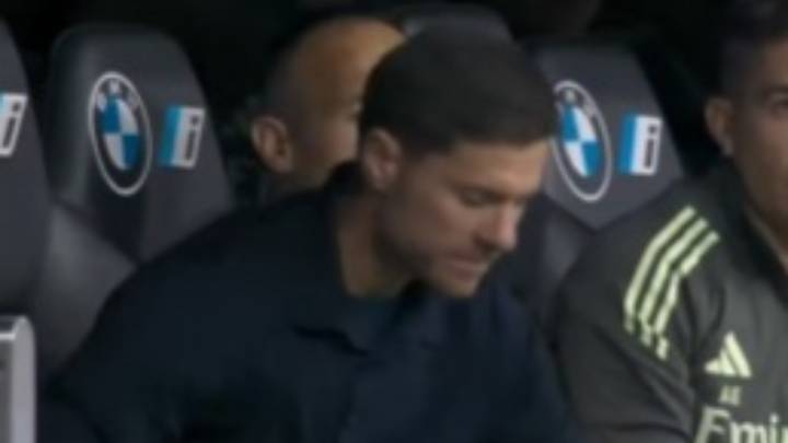 La reacción de Xabi Alonso al penalti fallado de Vinícius Jr ante el Valencia