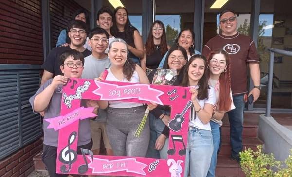 JULIETA DAVIES SE RECIBIO EN EL PROFESORADO DE MUSICA