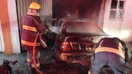 Automóvil se Incendia al Interior de un Inmueble Abandonado en Puebla