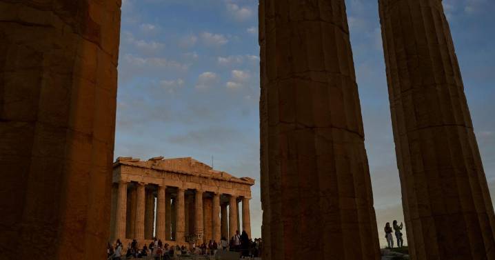 Photos of the unobstructed ancient Parthenon in Athens