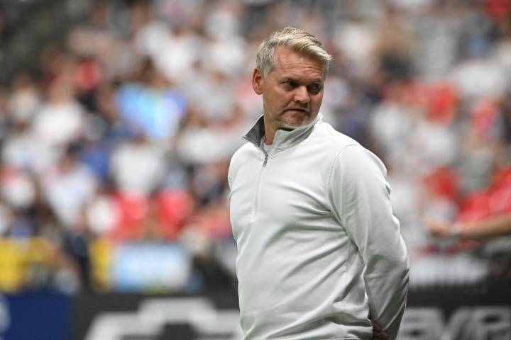 Deadspin | Union's Bradley Carnell named MLS Coach of the Year