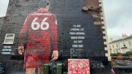Vandalizan el mural de Trent Alexander-Arnold en Liverpool: "No eres bienvenido, rata"