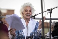 Estela de Carlotto afirmó que la Argentina vive “una democracia sucia”