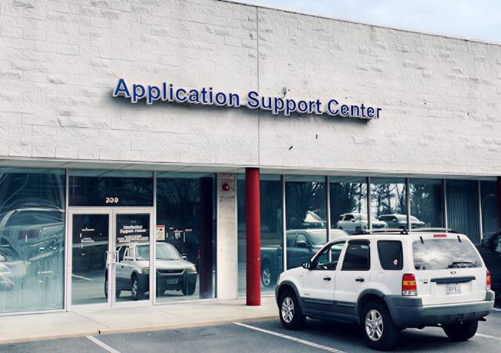 ICE realiza arrestos afuera de centro de apoyo de USCIS en Nassau