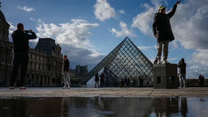 Reconoce des Cars que el Louvre 'necesita más que nunca una modernización'