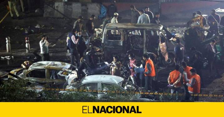 Una fuerte explosión deja como mínimo ocho muertos en Nueva Delhi