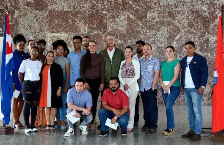 Jóvenes del Minrex presentes en expedición por Cuba