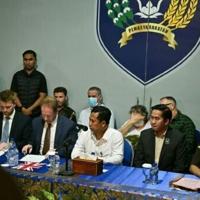 UK grandmother on Indonesia death row arrives back in London