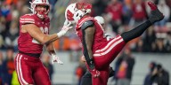 Darrion Dupree runs for 2 TDs, Wisconsin beats Illinois 27