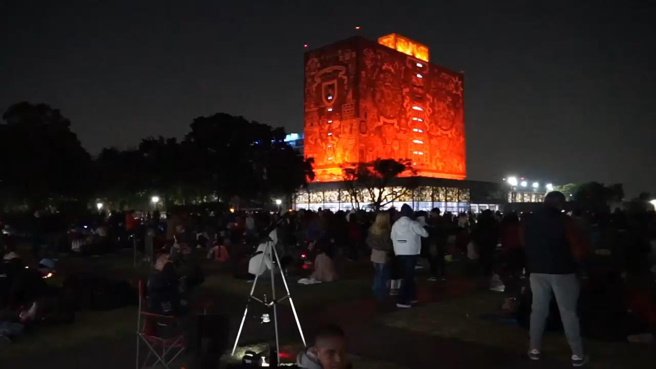 Night of stargazing delights scientists and amateurs in Mexico City