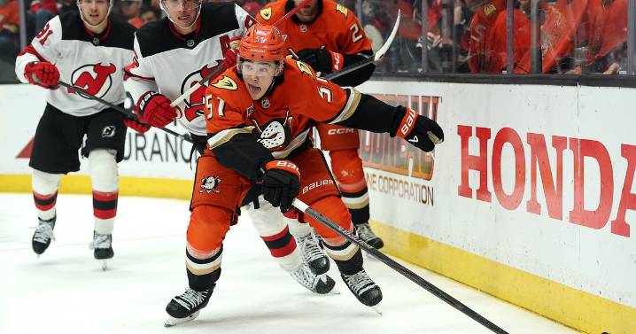 Cutter Gauthier, Beckett Sennecke tally goal and assist to lead Ducks 4